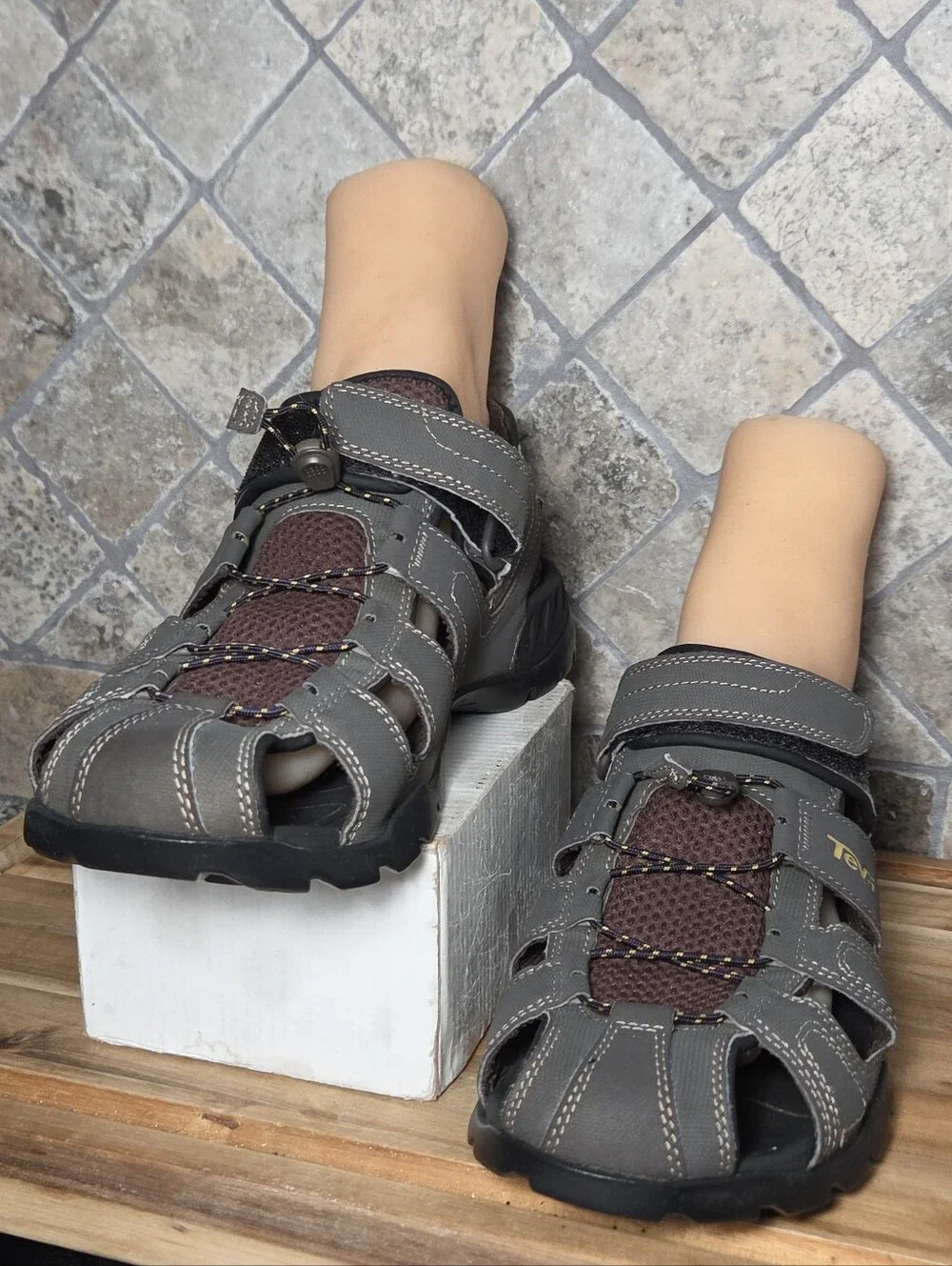 Teva Forebay Men's Closed Toe Shock Pad Adjustable Hiking/ Water Sandals 10 D